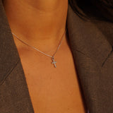 COLLAR CADENA CRUZ PLATA