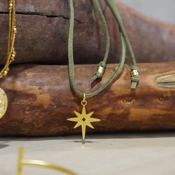 COLLAR GAMUZA ESTRELLA DE BELEN ENCHAPE ORO