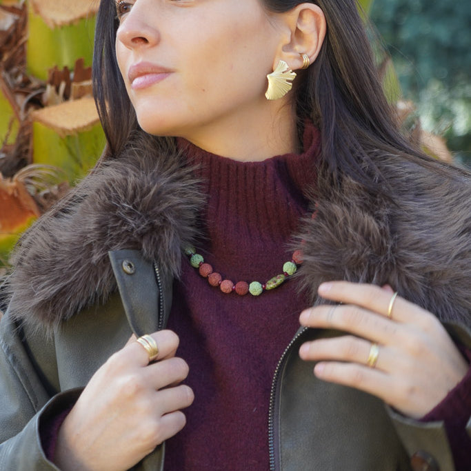 COLLAR PIEDRAS BURDEO VERDE