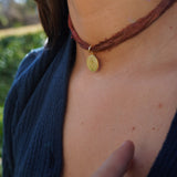 COLLAR SEDA RÚSTICA SAN BENITO ENCHAPE ORO
