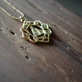 COLLAR VIRGEN DECO ENCHAPE ORO