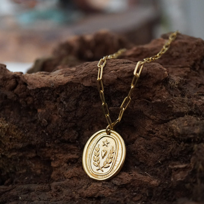 COLLAR MEDALLON CORAZON ESPIGA CADENA GRUESA ENCHAPE ORO
