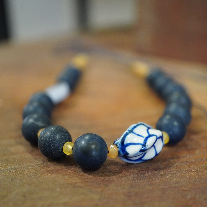 COLLAR PIEDRAS AZUL MATE CERÁMICA