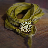 COLLAR CINTA SEDA RIBETEADA VIRGEN DECO ENCHAPE ORO