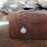 COLLAR TEJIDO VIRGEN GUADALUPE FLOR ROSADO-PLATA
