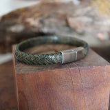 PULSERA CUERO TRENZADO VERDE BROCHE PLATA MATE HOMBRE