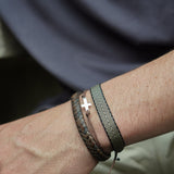 PULSERA CUERO TRENZADO CAFÉ BROCHE PLATA MATE HOMBRE