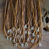 COLLAR INICIAL HILO