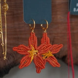 AROS MACRAMÉ FLOR NARANJA ENCHAPE ORO