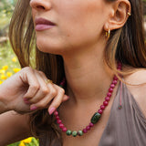 COLLAR PIEDRAS FUCSIA MATE CERÁMICA
