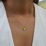 COLLAR MEDALLA DETENTE ENCHAPE ORO