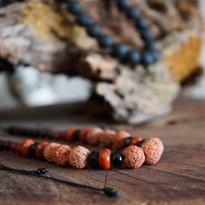 COLLAR PIEDRAS VOLCÁNICAS TIERRA AJUSTABLE