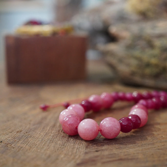 COLLAR PIEDRAS ROSA BURDEO AJUSTABLE