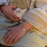 PULSERA NUDOS VIRGEN GRIS NIÑA