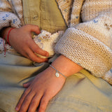 PULSERA NUDOS VIRGEN GRIS NIÑA