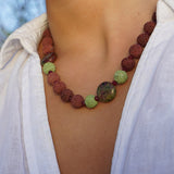 COLLAR PIEDRAS BURDEO VERDE