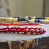 COLLAR PIEDRAS ROJO BURDEO