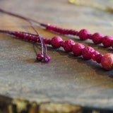COLLAR PIEDRAS ROJO BURDEO