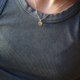 COLLAR CADENA CORAZON KAKI PLATA TEEN