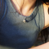 COLLAR CADENA CORAZON KAKI PLATA TEEN