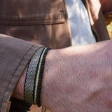 PULSERA TELAR NEGRO BEIGE ANCHA HOMBRE