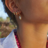 AROS ARGOLLA PERLA IRREGULAR CHICA ENCHAPE ORO