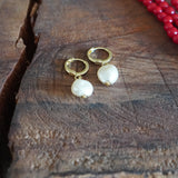 AROS ARGOLLA PERLA IRREGULAR CHICA ENCHAPE ORO