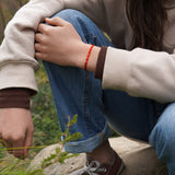 PULSERA TELAR DELGADA ROJA 3 BOLITAS PLATA TEEN