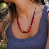 COLLAR PIEDRAS ROJO BURDEO