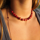 COLLAR PIEDRAS ROJO BURDEO