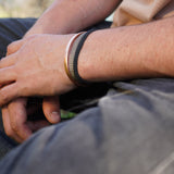 PULSERA TELAR NEGRA BEIGE HOMBRE